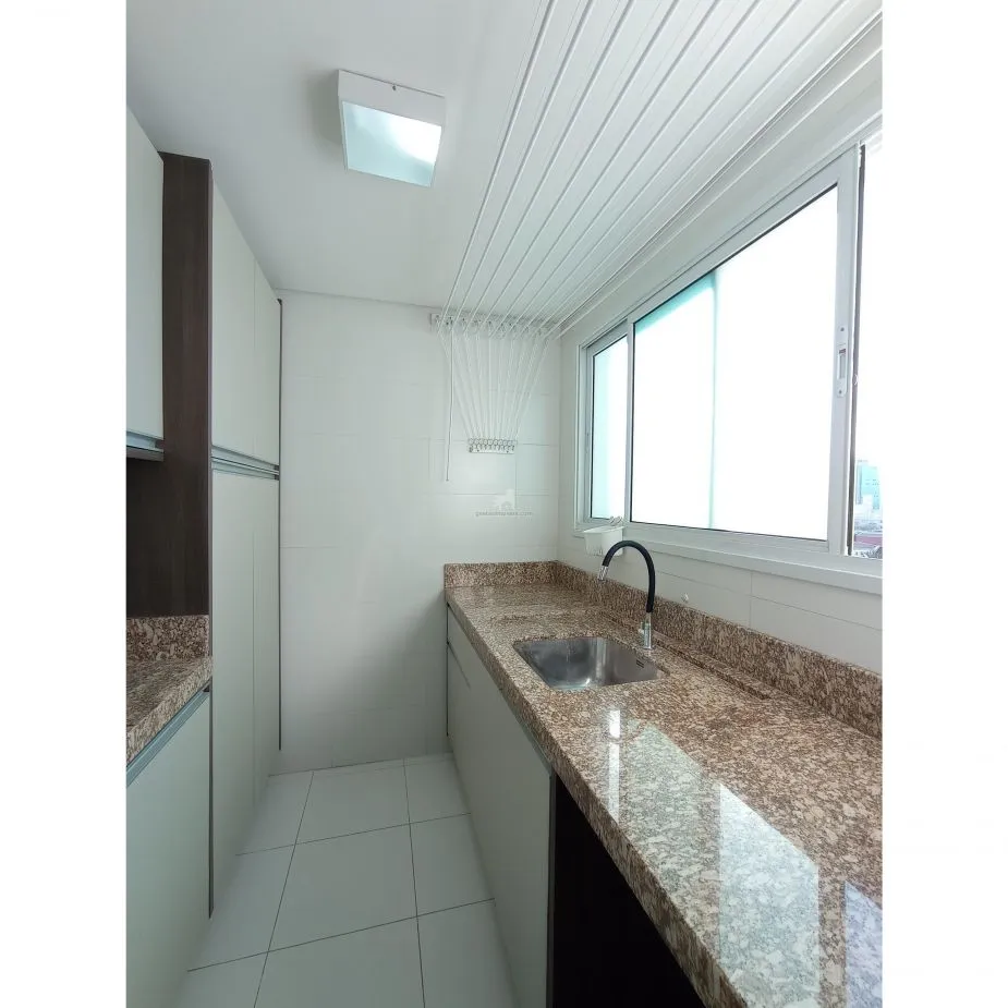 Porto Atlântico apartamento mobiliado 4 suítes em Itajaí frente centro eventos