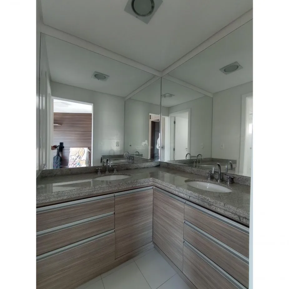 Porto Atlântico apartamento mobiliado 4 suítes em Itajaí frente centro eventos
