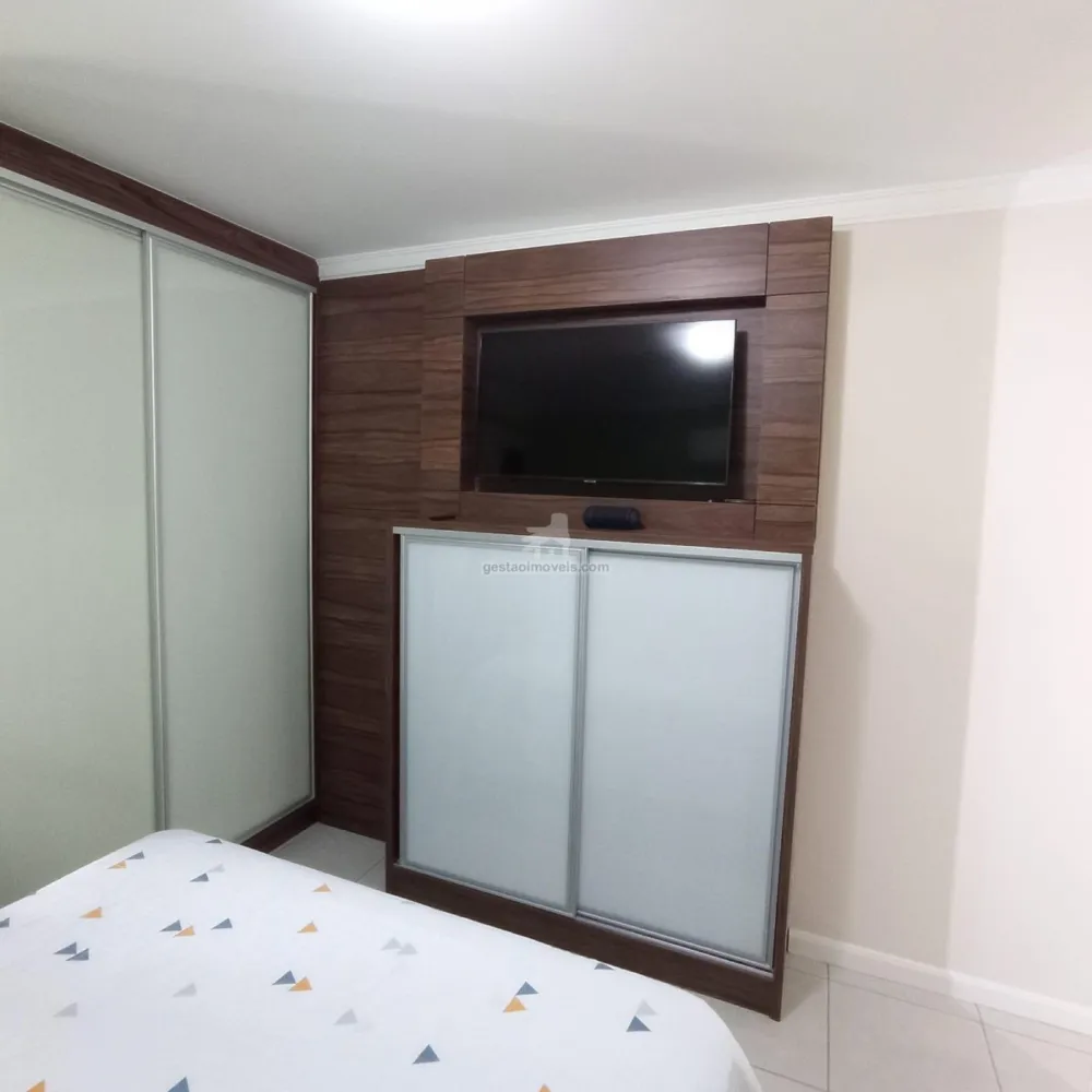 Excelente Apto de 1 suíte + 2 demi suítes, com duas vagas priv. no centro de BC.