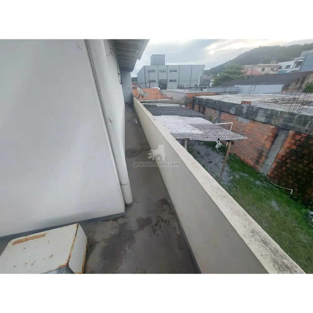 Casa com 2 andares à venda no Monte Alegre em Camboriú