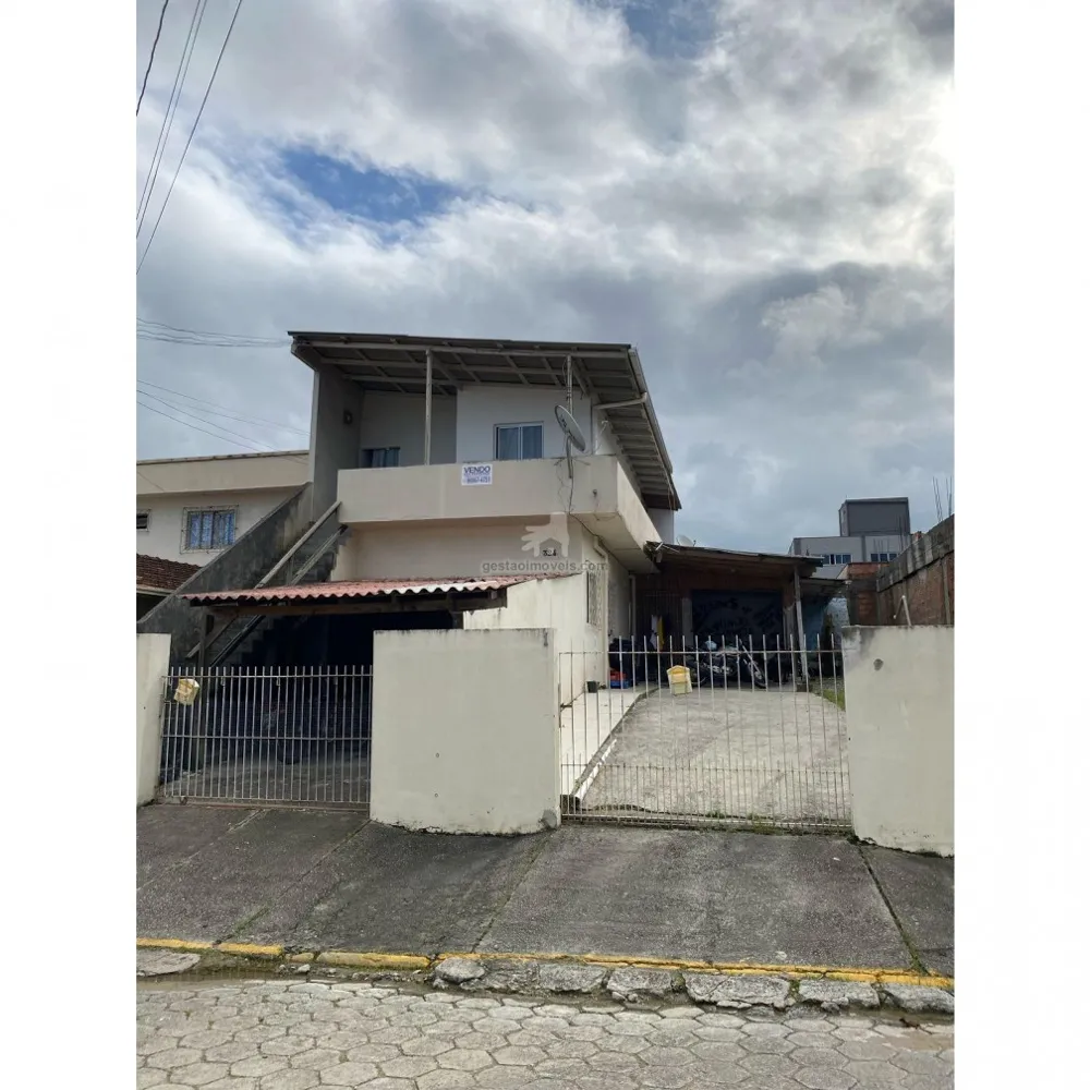 Casa com 2 andares à venda no Monte Alegre em Camboriú