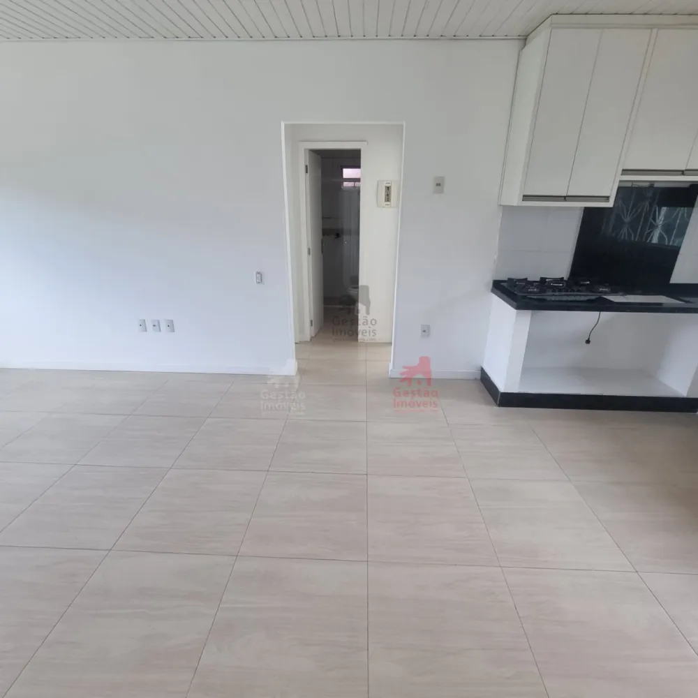 Casa 2 quartos com Piscina no Bairro Sta Regina em  Camboriú