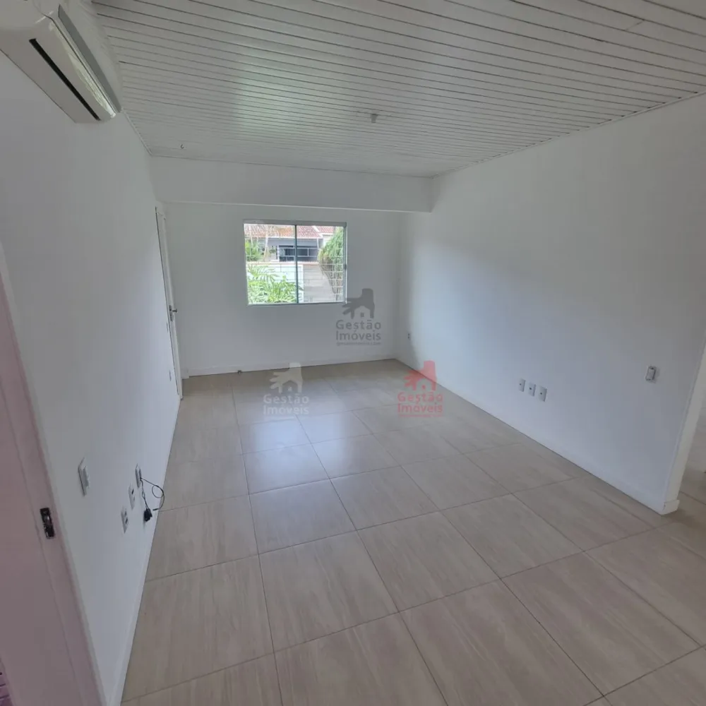 Casa 2 quartos com Piscina no Bairro Sta Regina em  Camboriú