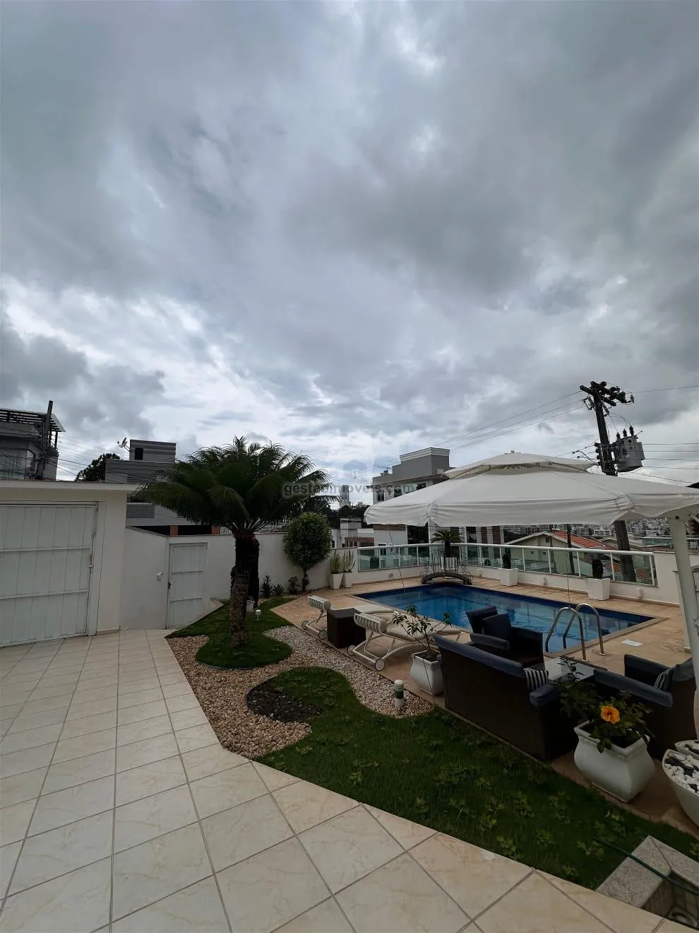 Triplex mobiliado à venda em Balneário Camboriú