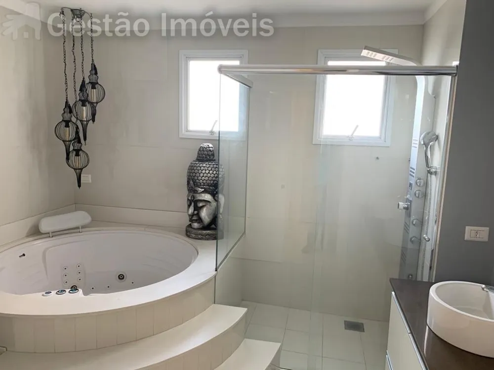 Apartamento de Luxo Frente Mar para locação anual em Balneário Camboriú