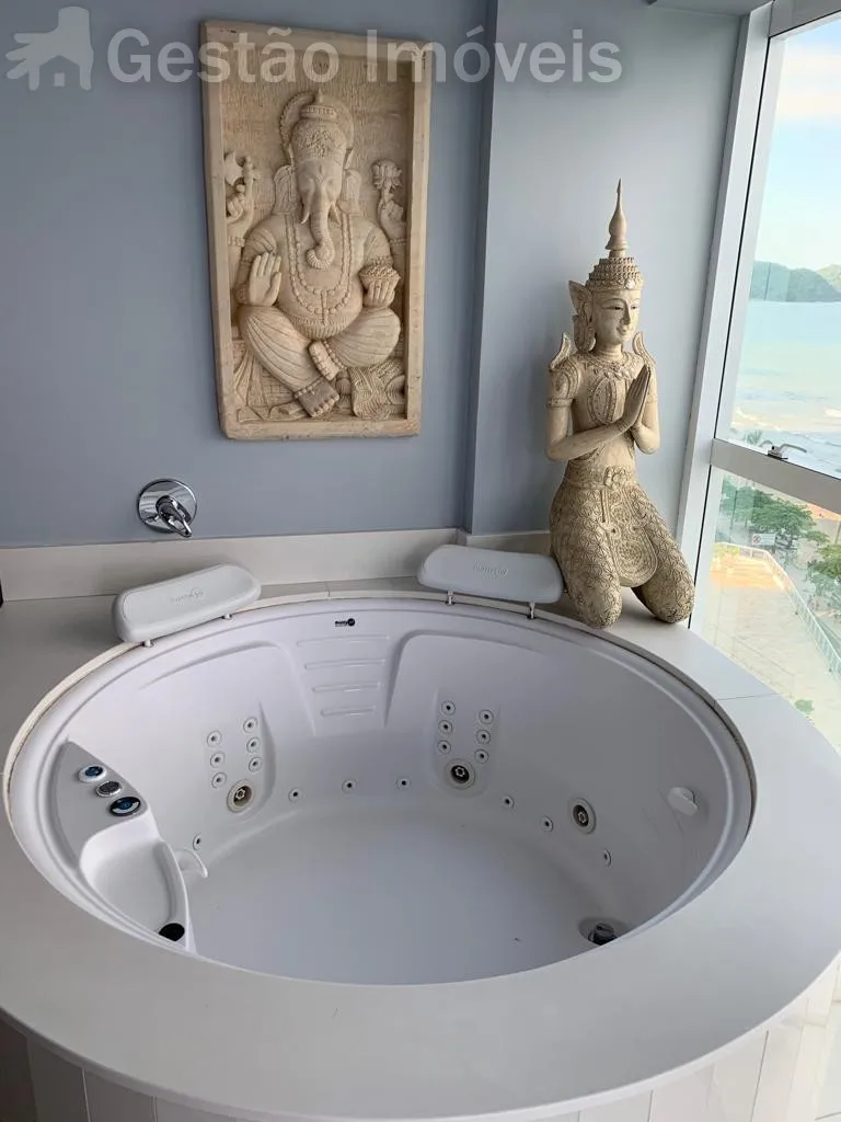 Apartamento de Luxo Frente Mar para locação anual em Balneário Camboriú