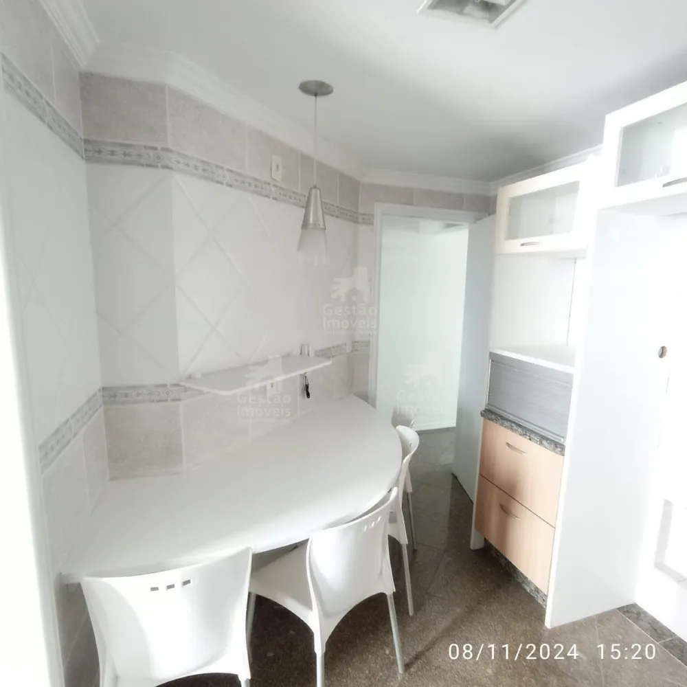 LIndo Apartamento com 3 suítes para Venda no bairro Fazenda em Itajaí
