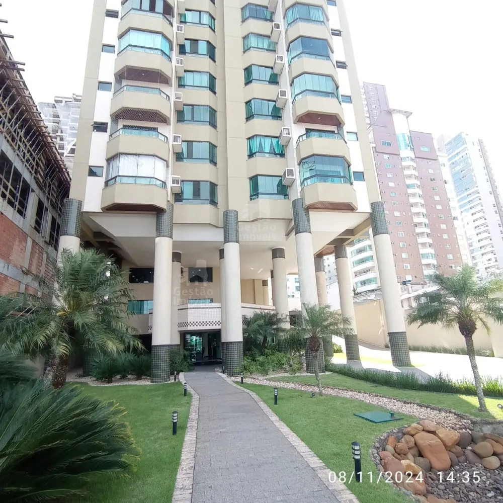 LIndo Apartamento com 3 suítes para Venda no bairro Fazenda em Itajaí