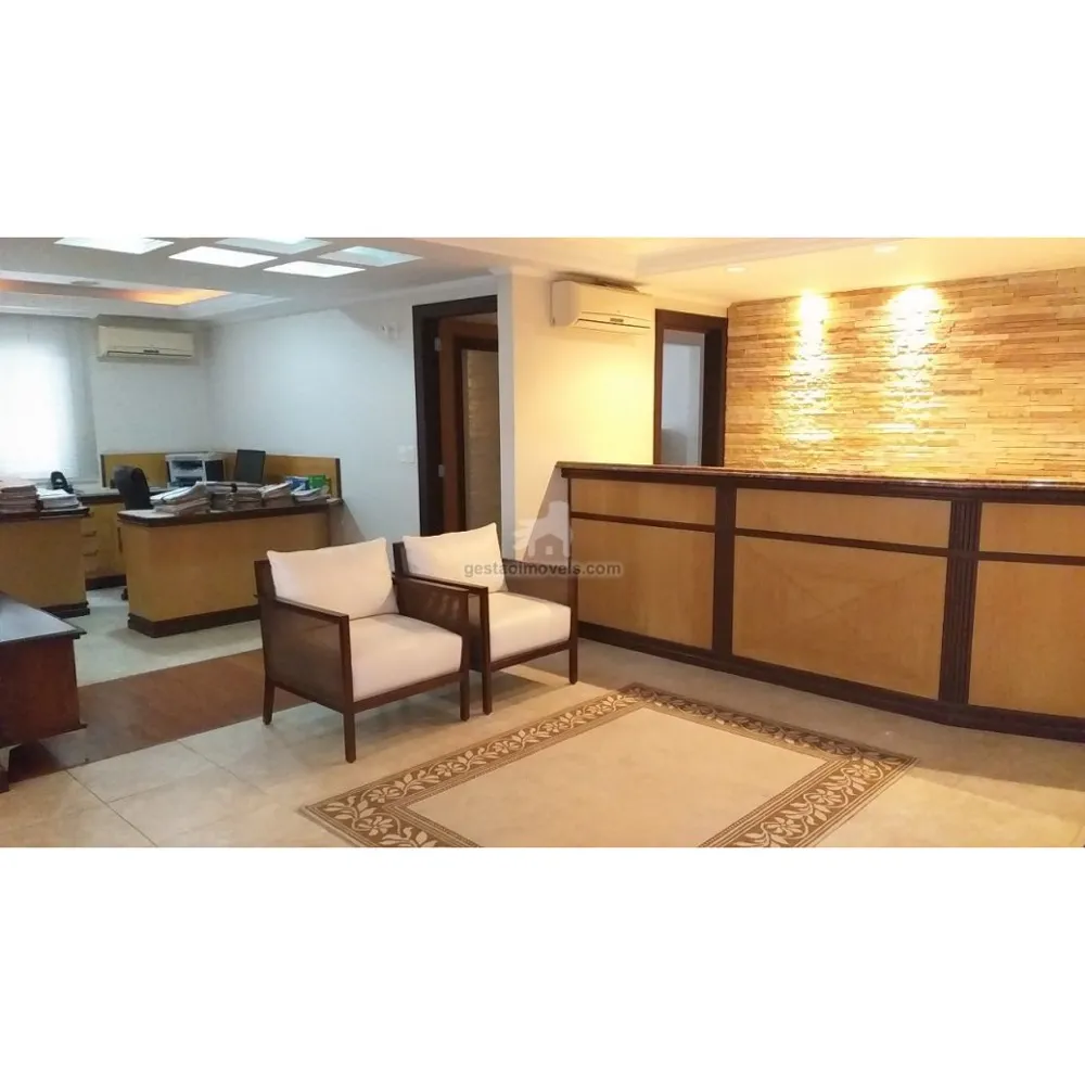 Sobrado Comercial Mobiliado no Centro de Balneário Camboriú