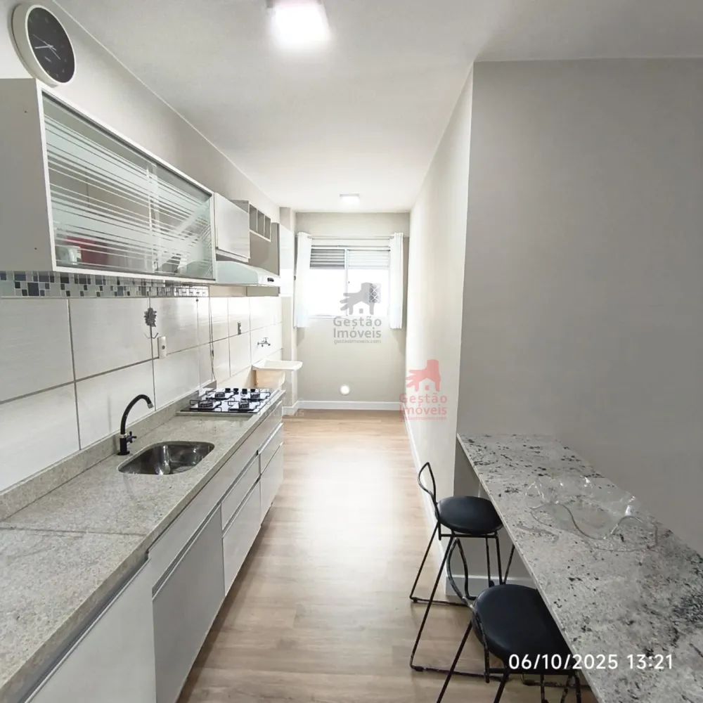 Apto Excelente, reformado, de 2 dorm, 1 vaga grande - Cedro em Camboriú 