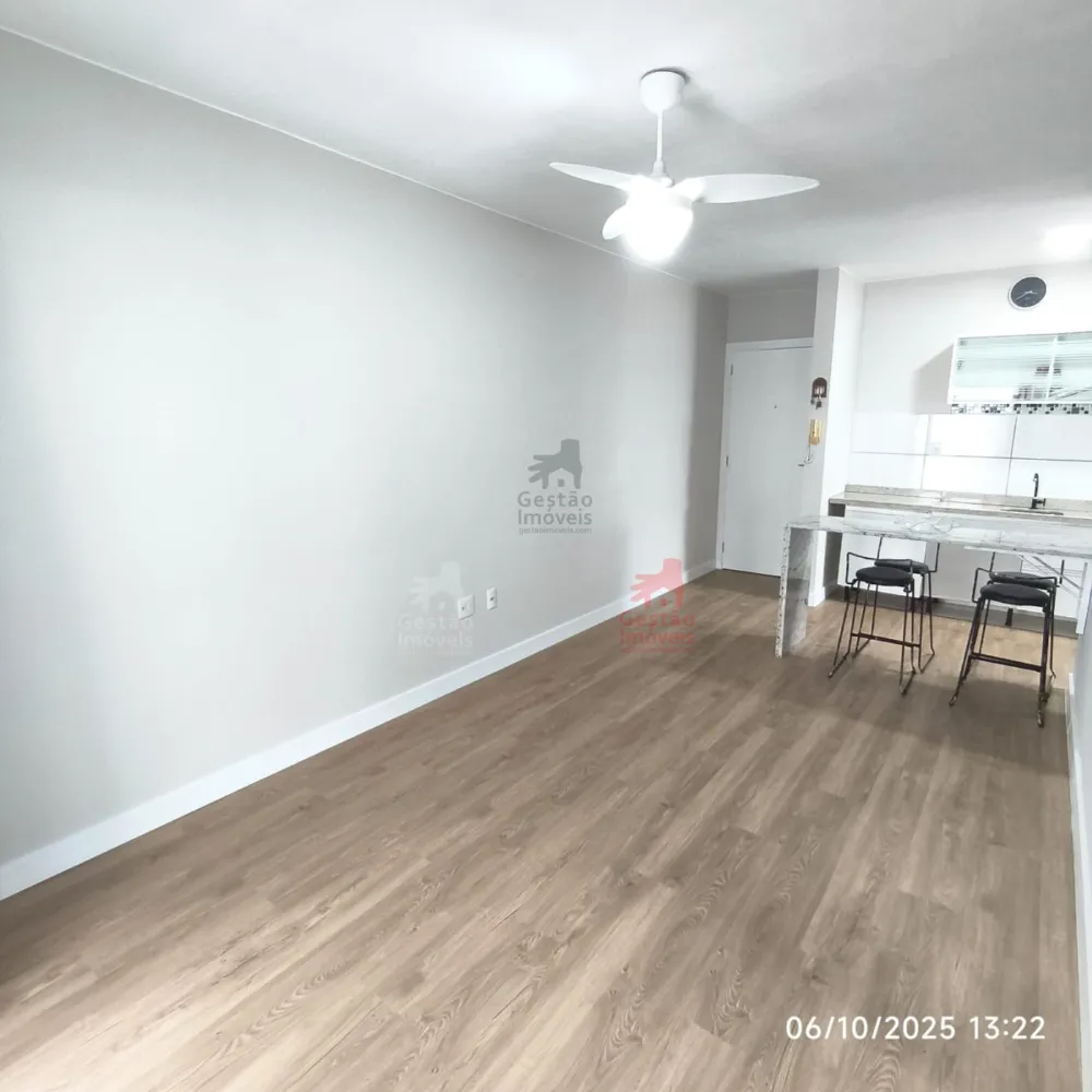 Apto Excelente, reformado, de 2 dorm, 1 vaga grande - Cedro em Camboriú 