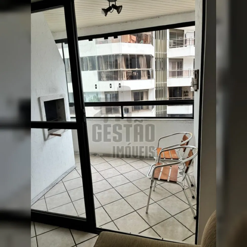 Venda de apartamento quadra mar com 3 quartos no centro de BC