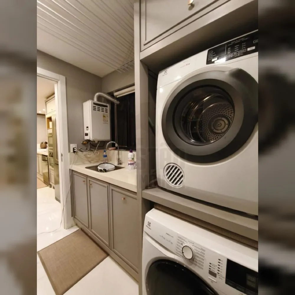 Apartamento 5 suítes para Locação Anual no bairro Centro em Itajaí