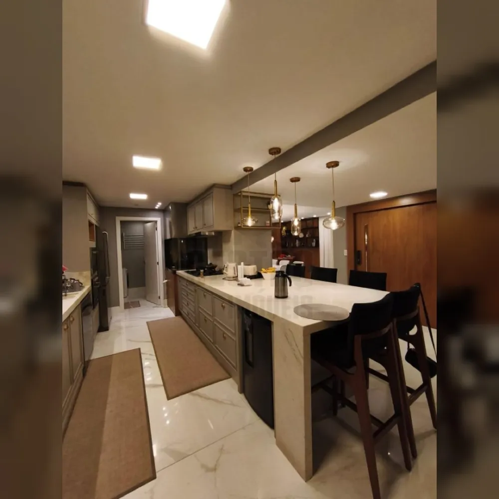 Apartamento 5 suítes para Locação Anual no bairro Centro em Itajaí