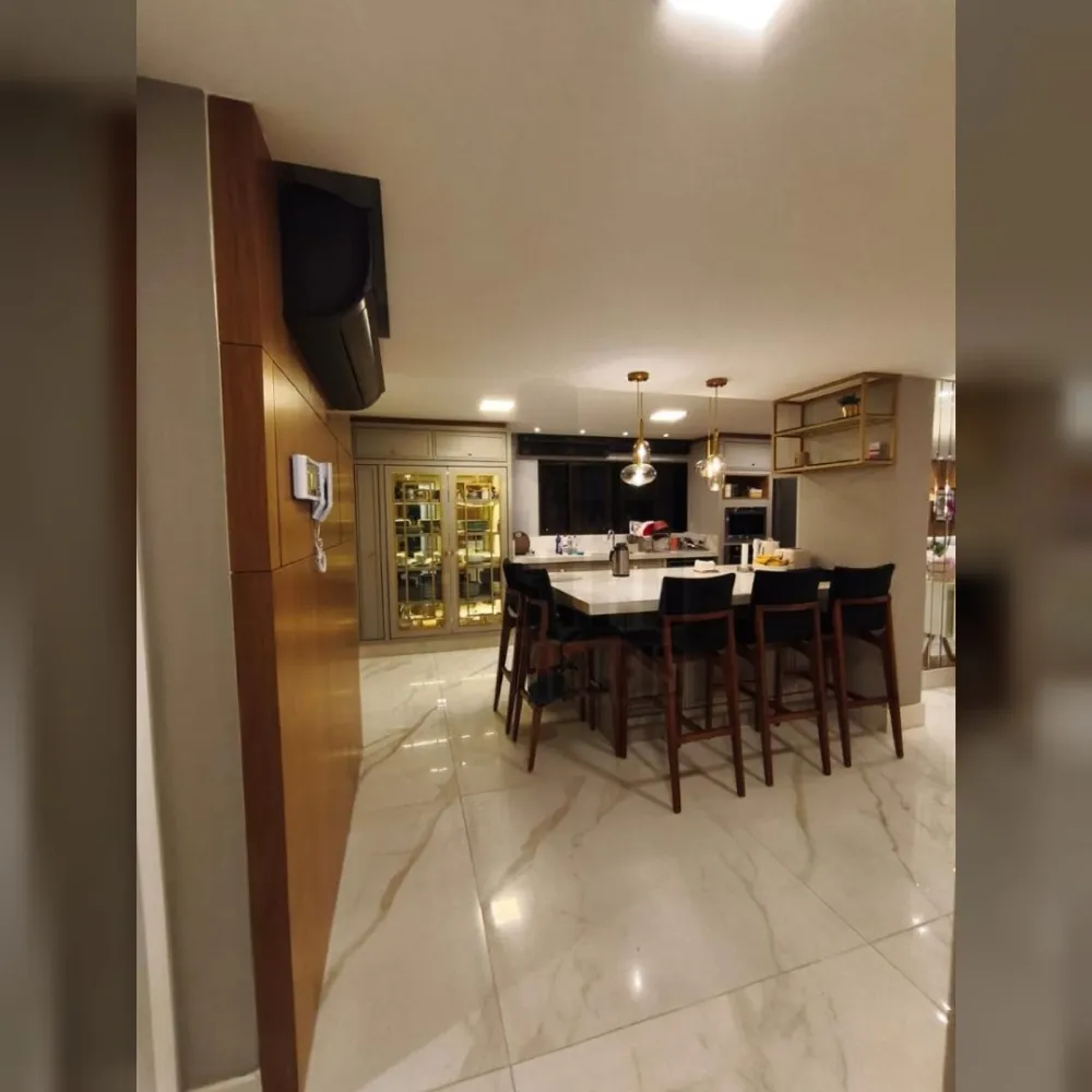 Apartamento 5 suítes para Locação Anual no bairro Centro em Itajaí