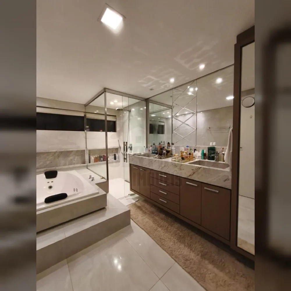 Apartamento 5 suítes para Locação Anual no bairro Centro em Itajaí