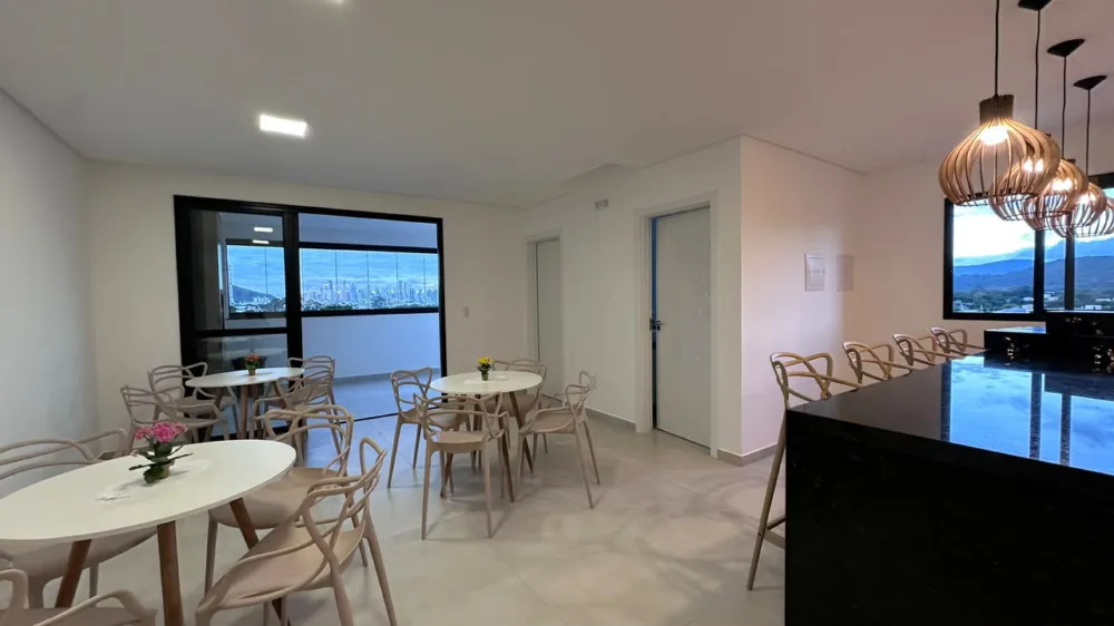 Apartamento 2 quartos para Locação Anual no bairro Centro em Camboriú