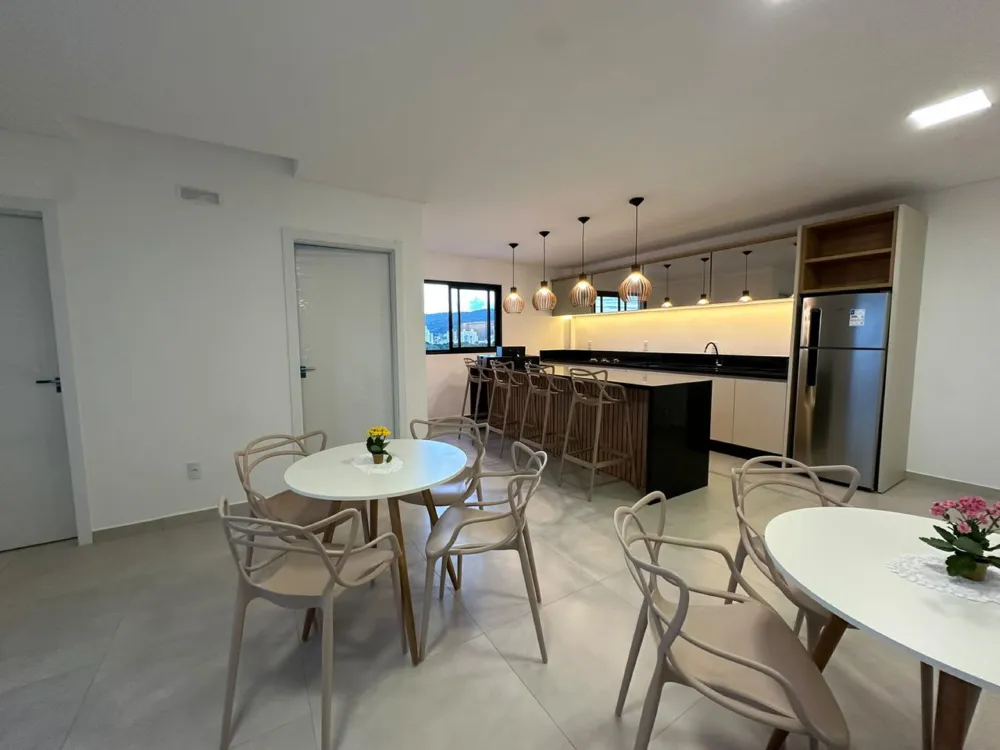 Apartamento 2 quartos para Locação Anual no bairro Centro em Camboriú