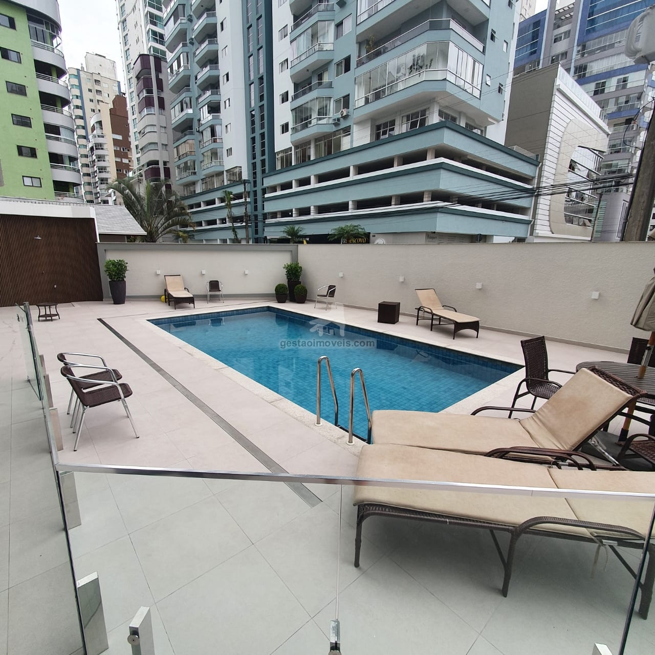 Apartamento para locação no Ed. Cravo e Canela