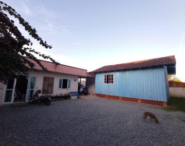 Imóvel versátil, para construir ou morar em Camboriú Centro 