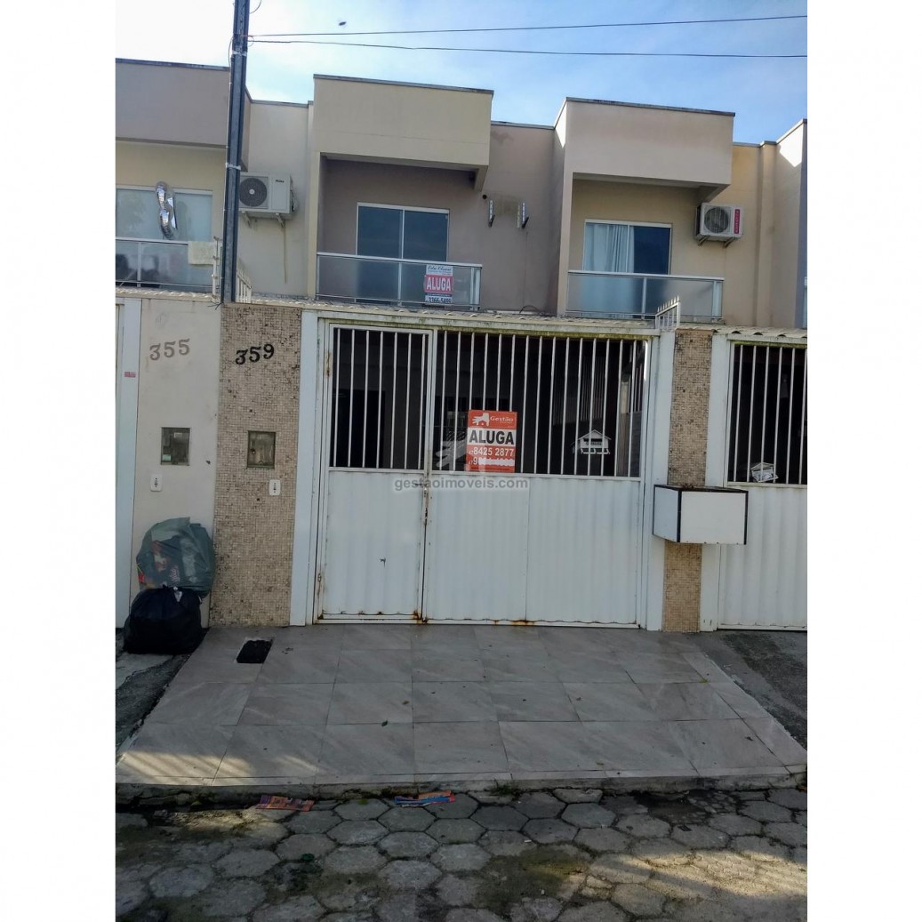 Sobrado com 2 quartos na Rua Cabul em Camboriú