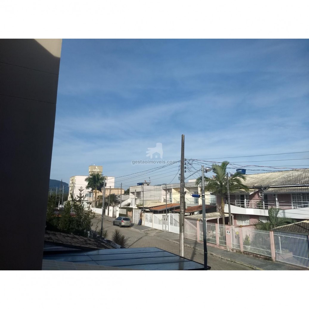 Sobrado com 2 quartos na Rua Cabul em Camboriú