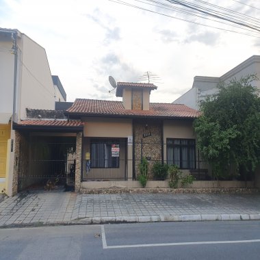 Casa mobiliada à venda no centro de Balneário Camboriú