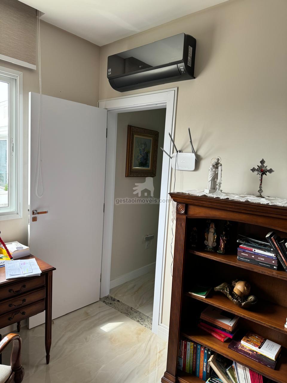 OPORTUNIDADE IMPERDÍVEL: Linda Casa de 3 Quartos no Condomínio Caledônia 