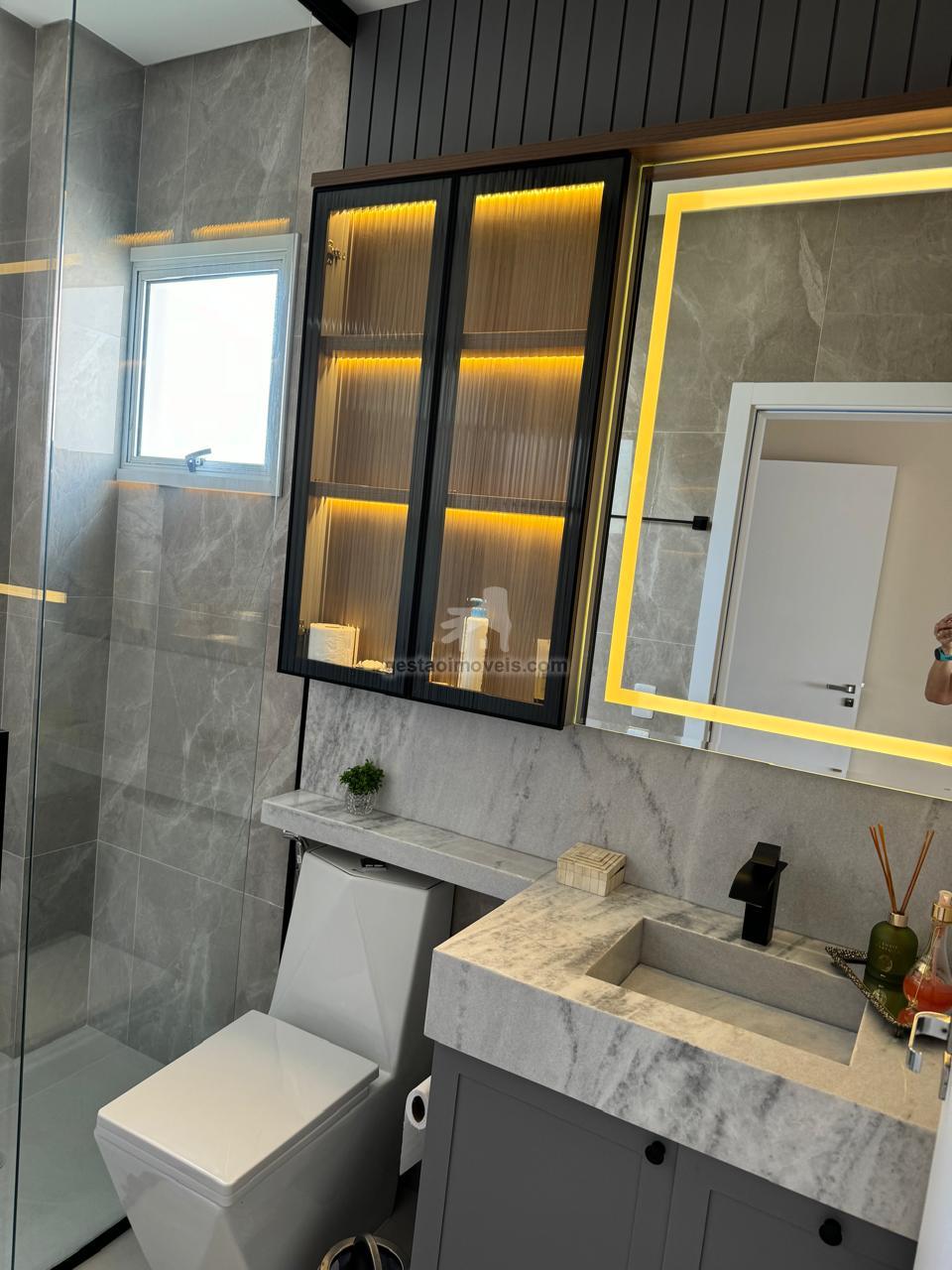OPORTUNIDADE IMPERDÍVEL: Linda Casa de 3 Quartos no Condomínio Caledônia 