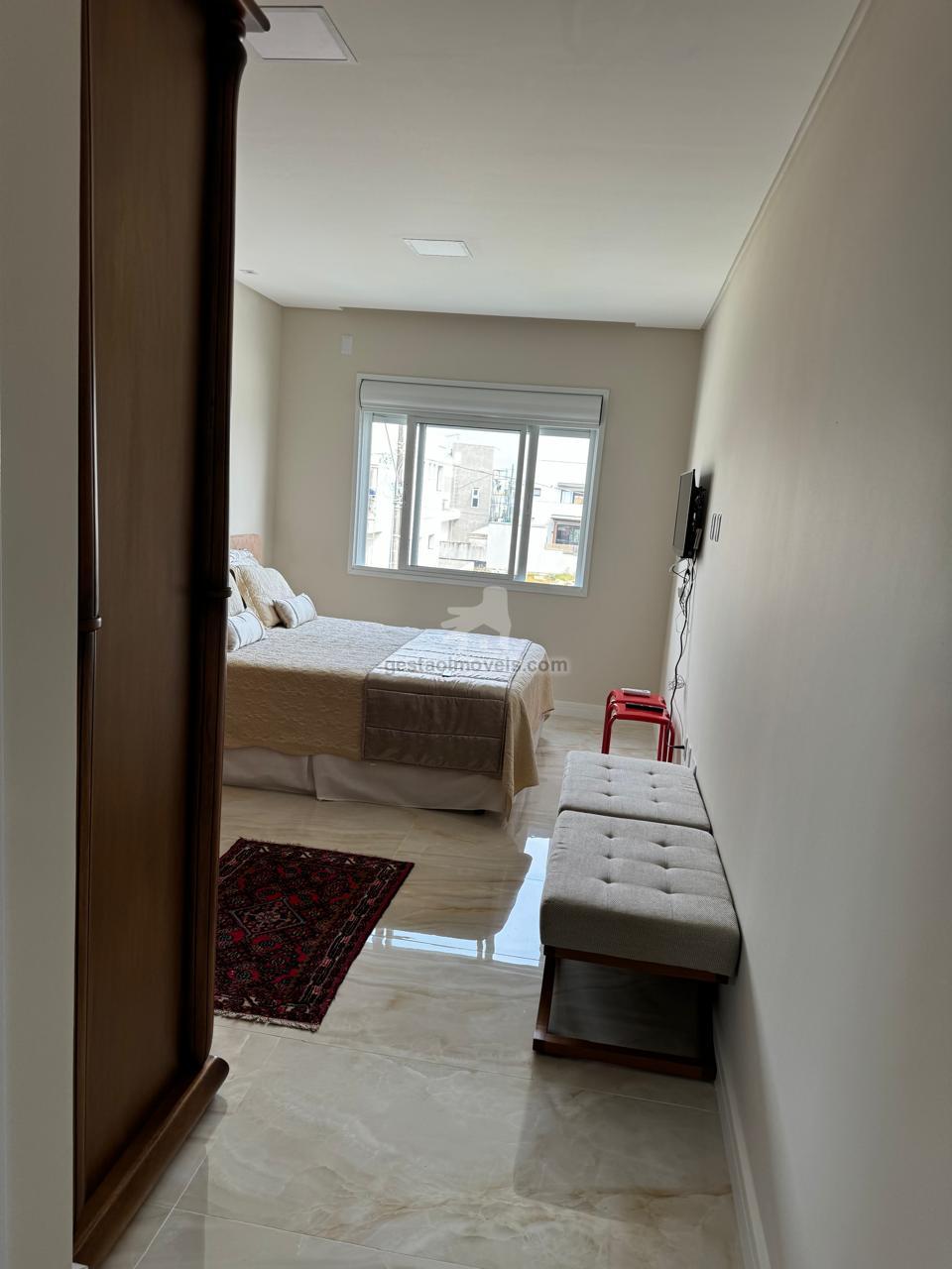 OPORTUNIDADE IMPERDÍVEL: Linda Casa de 3 Quartos no Condomínio Caledônia 