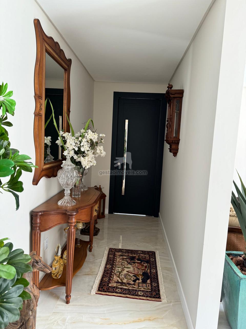 OPORTUNIDADE IMPERDÍVEL: Linda Casa de 3 Quartos no Condomínio Caledônia 