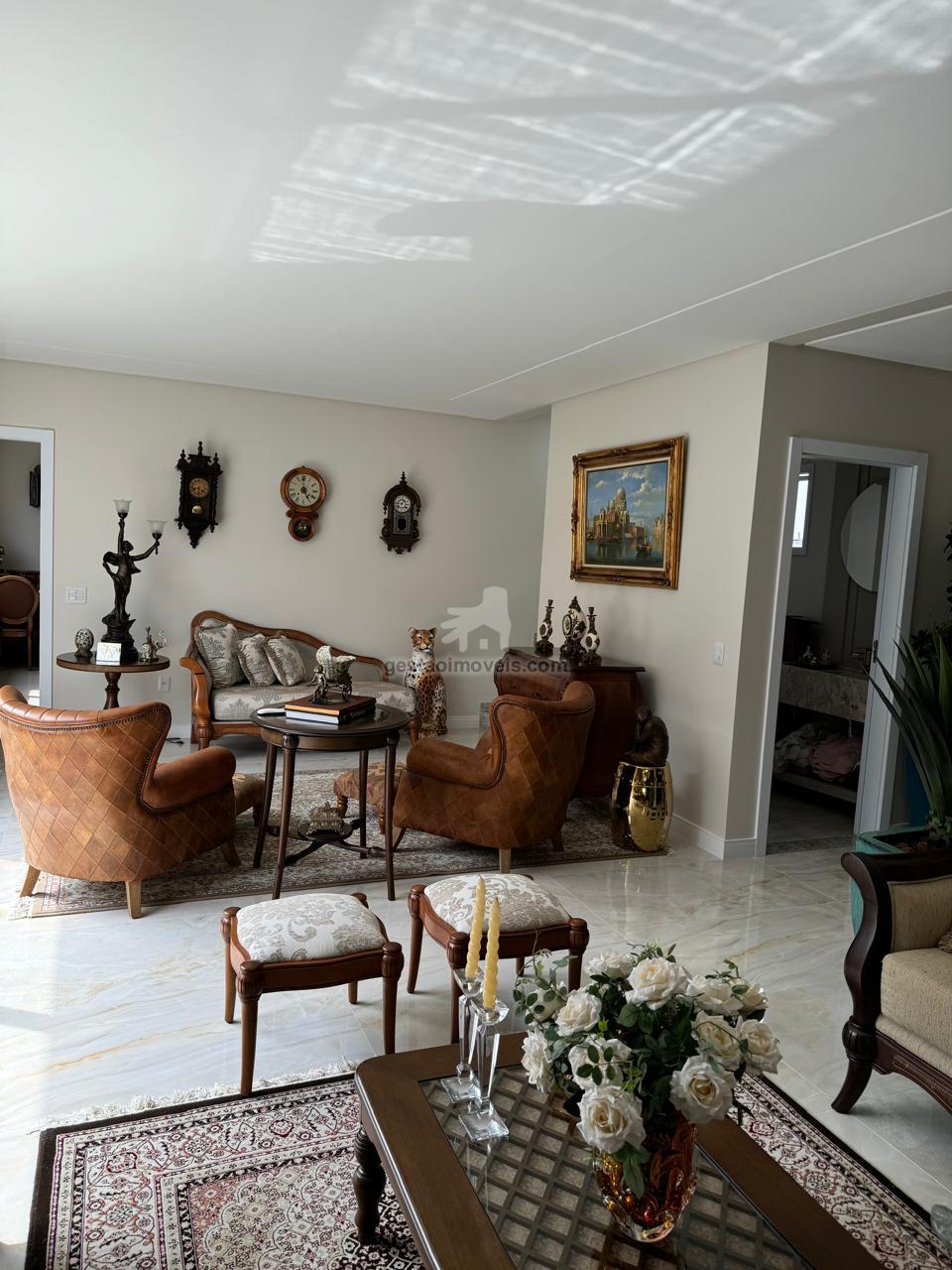 OPORTUNIDADE IMPERDÍVEL: Linda Casa de 3 Quartos no Condomínio Caledônia 