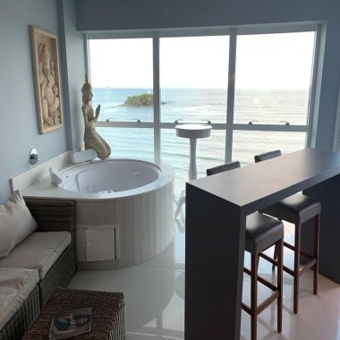 Apartamento de Luxo Frente Mar para Locação Anual no Centro de Balneário Camboriú