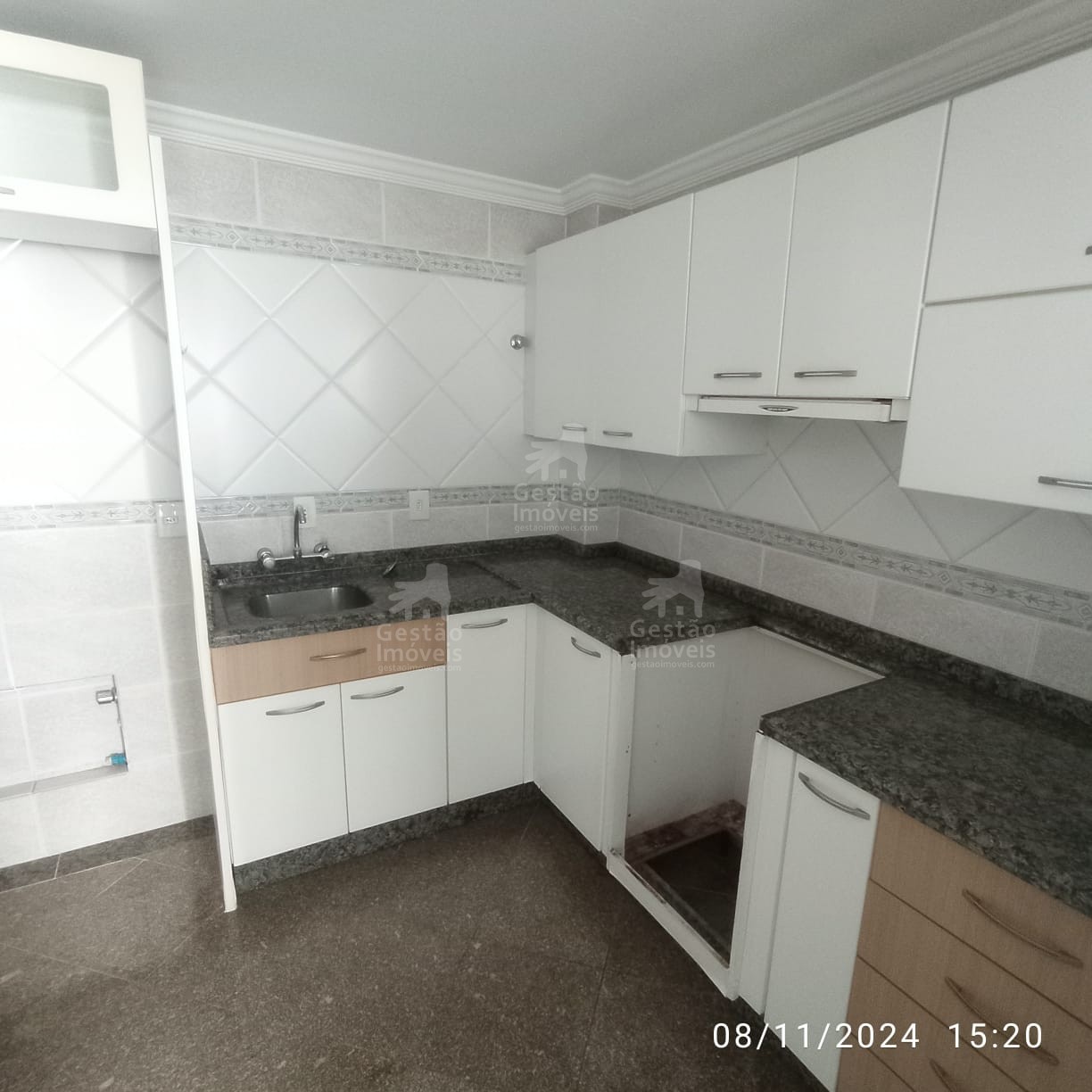 LIndo Apartamento com 3 suítes para Venda no bairro Fazenda em Itajaí