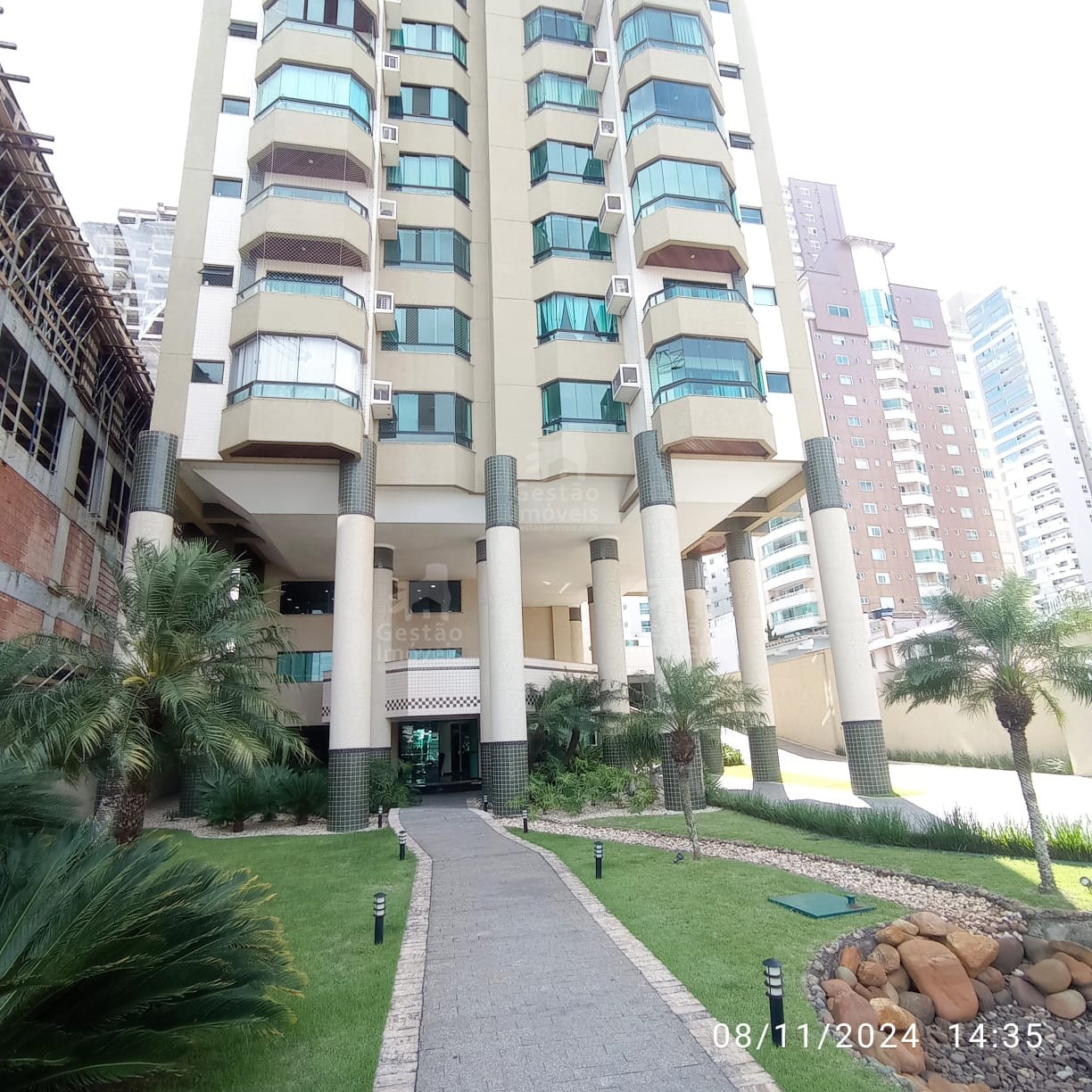 LIndo Apartamento com 3 suítes para Venda no bairro Fazenda em Itajaí