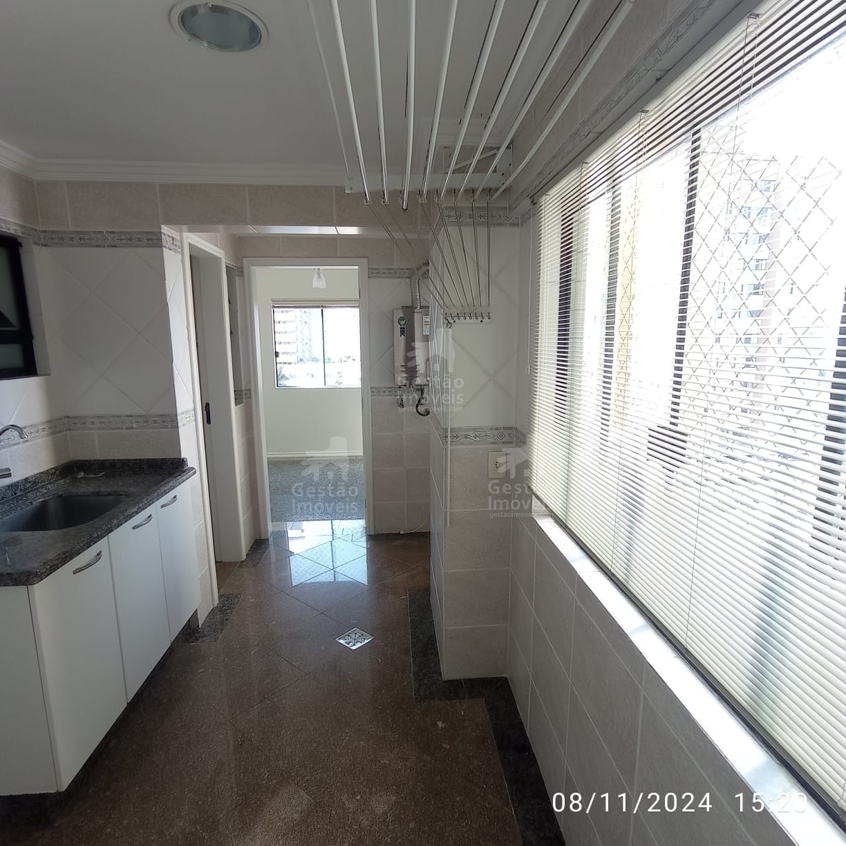 LIndo Apartamento com 3 suítes para Venda no bairro Fazenda em Itajaí