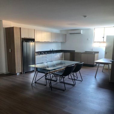 Kitnet mobiliada para locação anual em Balneário Camboriú, no bairro Ariribá.