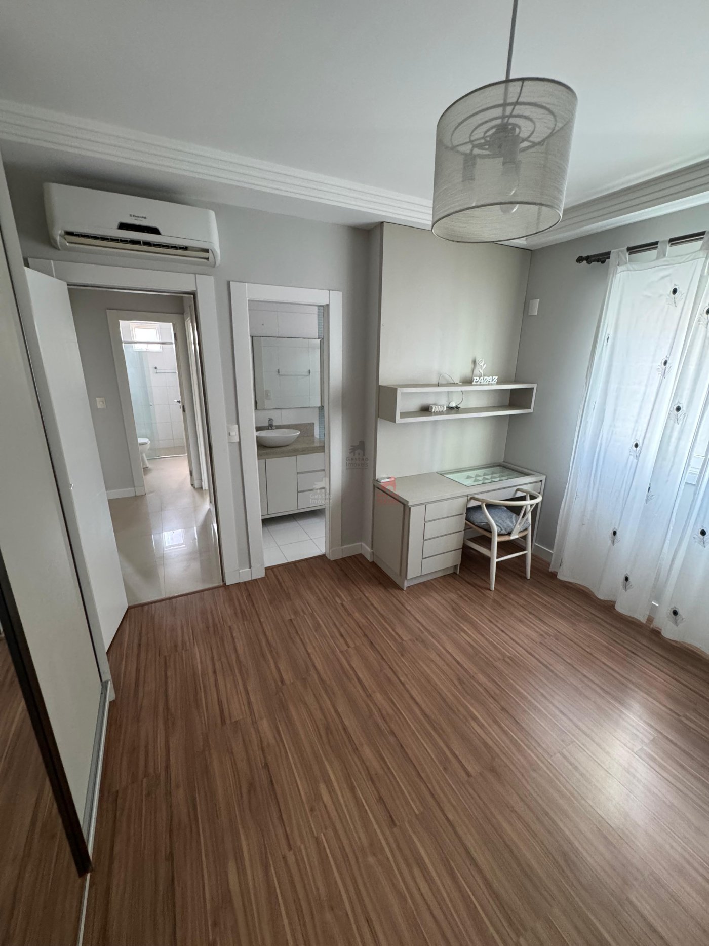 Oportunidade!!! Apartamento 3 quartos Vista Mar no Centro de Balneário Camboriú 