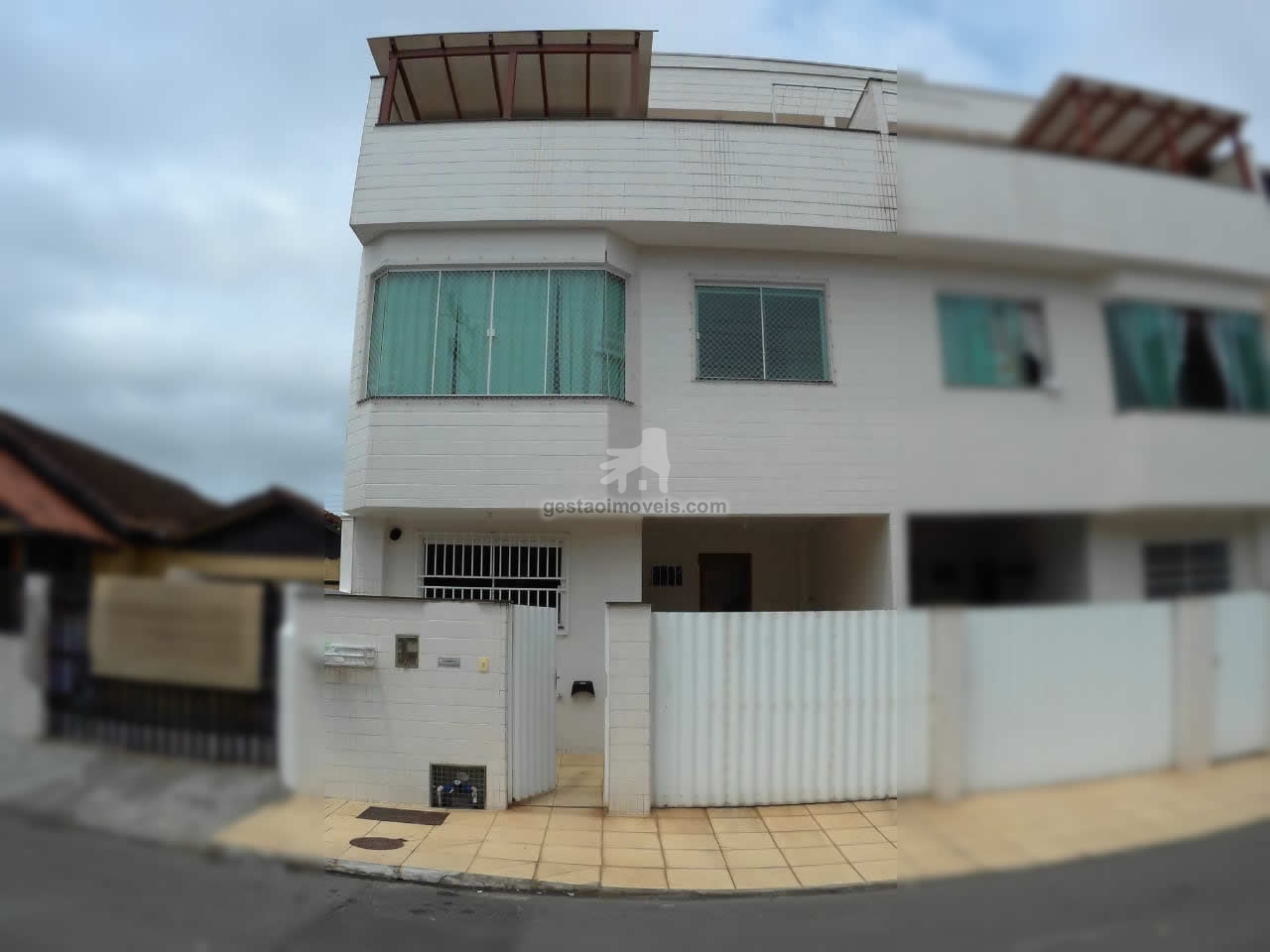 Triplex 2 dormitórios para locação no bairro municipios