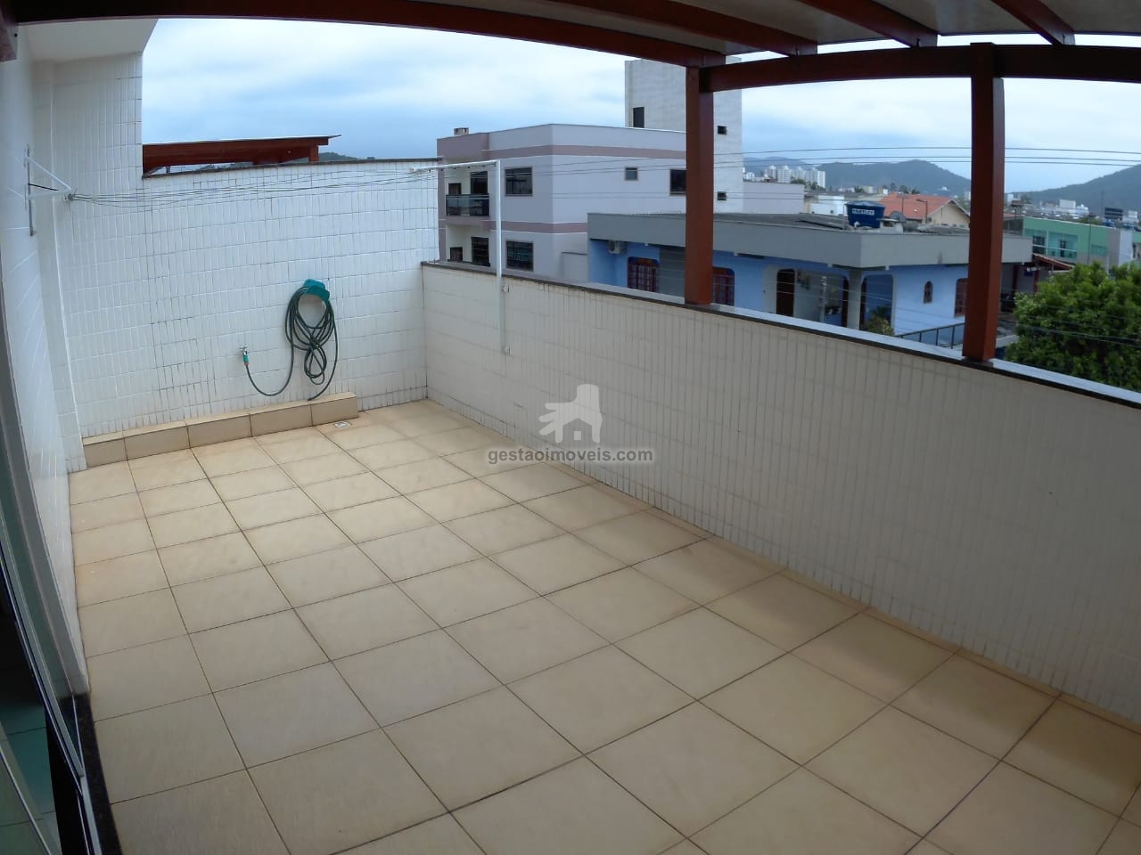 Triplex 2 dormitórios para locação no bairro municipios