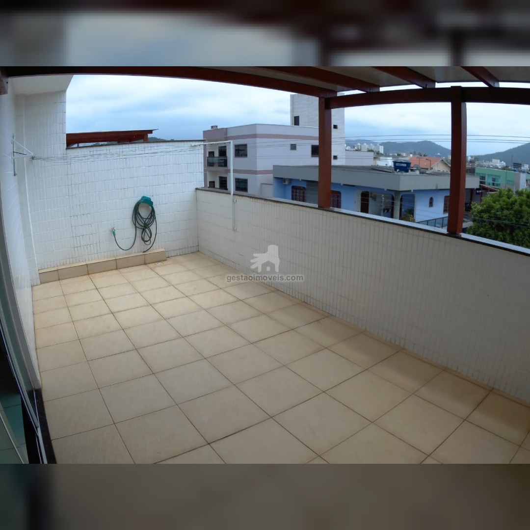 Triplex 3 dormitórios para locação no bairro municípios em BC