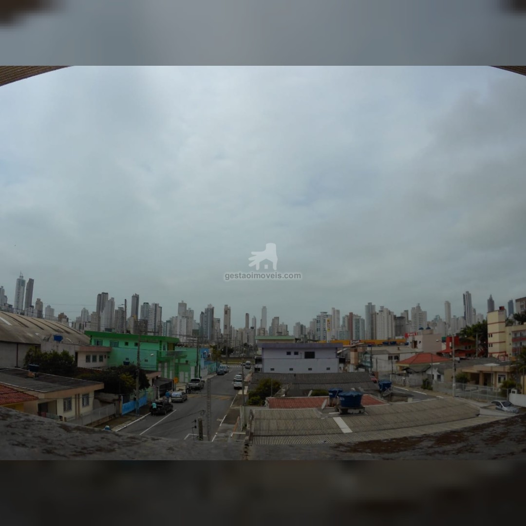 Triplex 3 dormitórios para locação no bairro municípios em BC