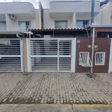 Sobrado 2 quartos para Locação Anual no bairro Centro em Camboriú