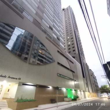 Apto com 5 quartos na quadra do mar, 2 vagas no centro-norte de BC