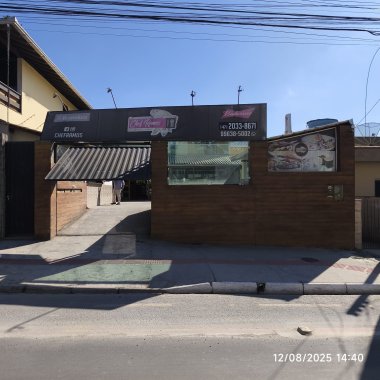 🔑 LOCAÇÃO IMPERDÍVEL – SALA COMERCIAL AMPLA + APARTAMENTO EM BC