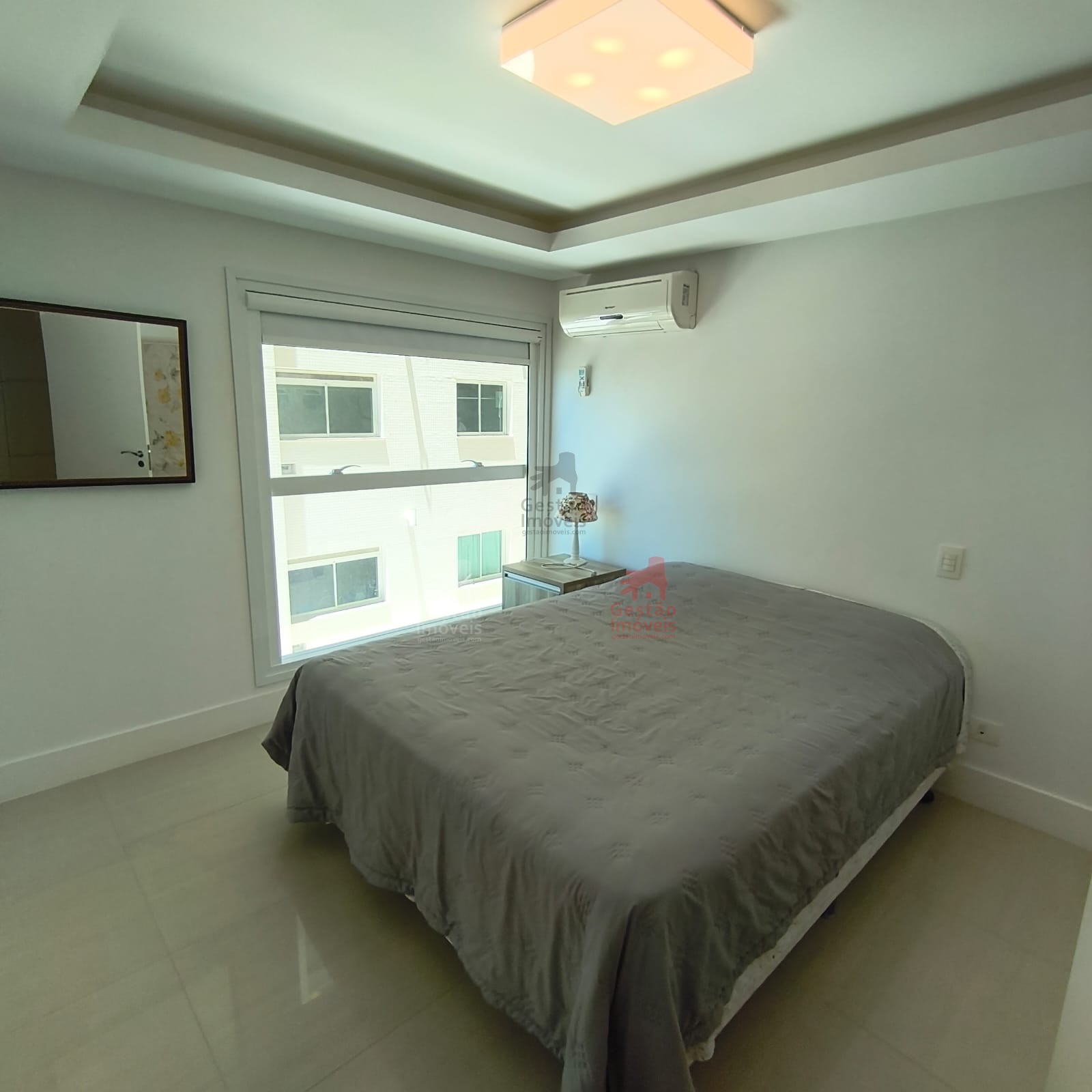 Apartamento frente mar com 4 quartos na Barra Sul