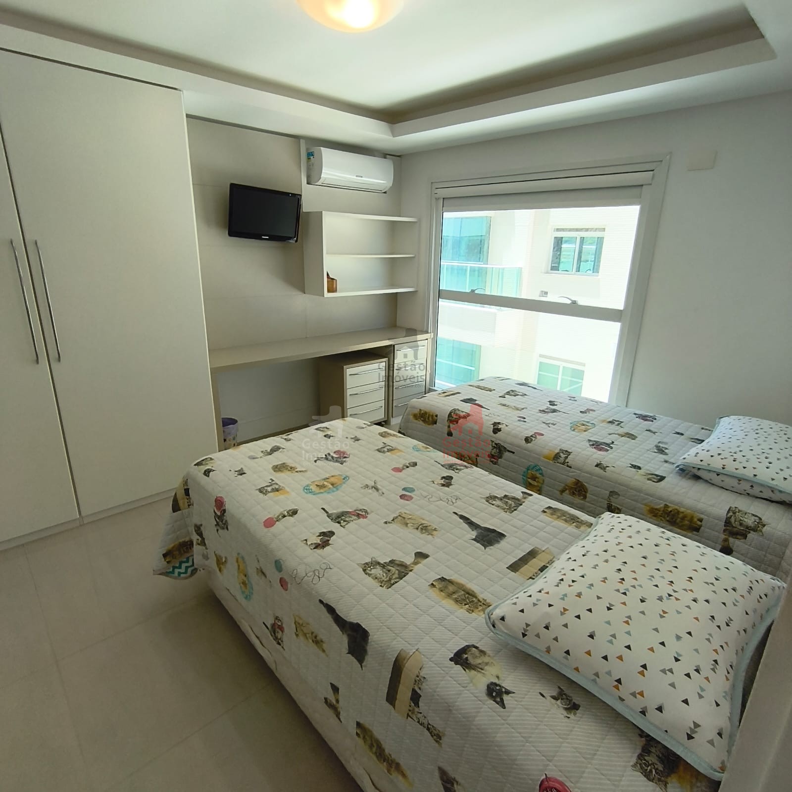 Apartamento frente mar com 4 quartos na Barra Sul