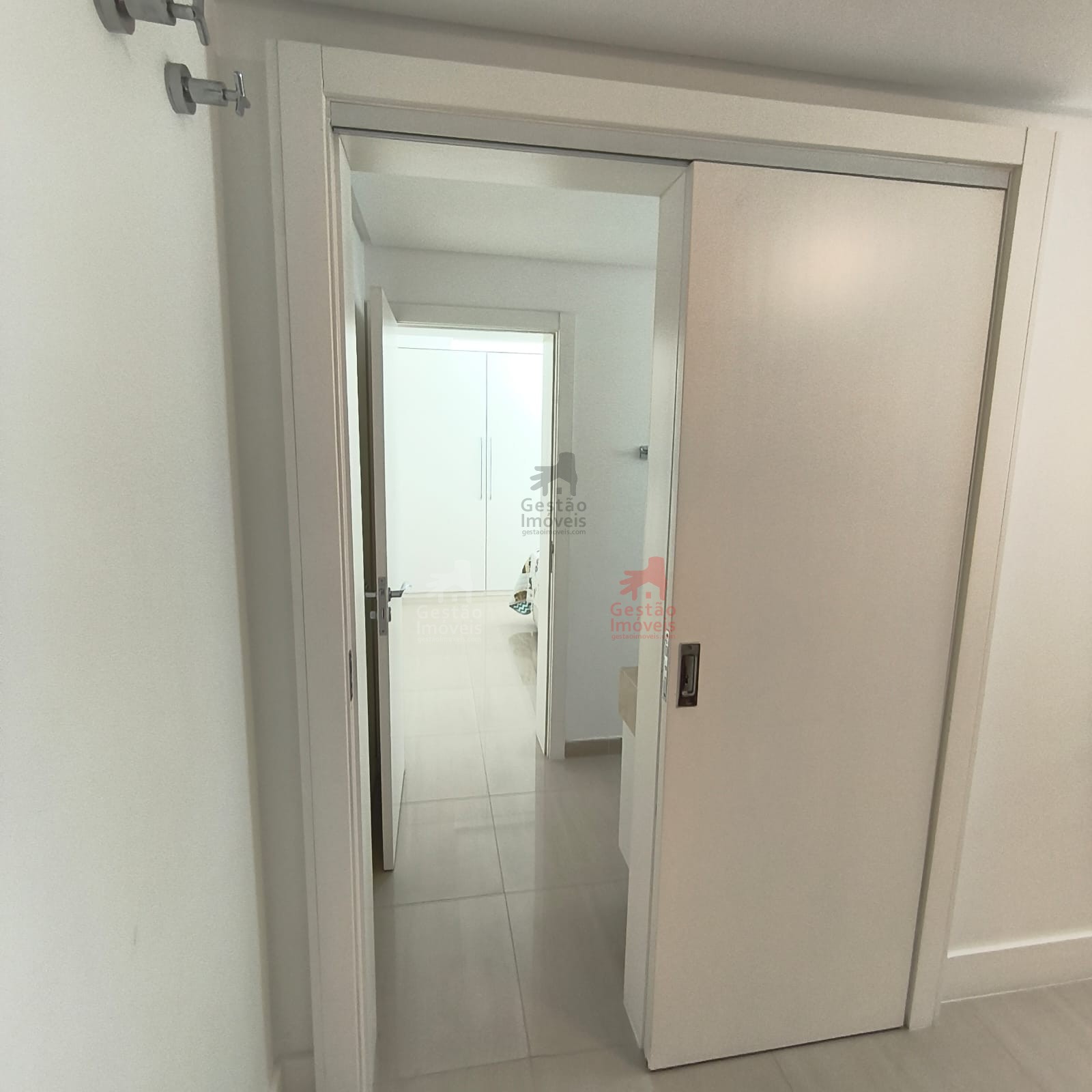 Apartamento frente mar com 4 quartos na Barra Sul