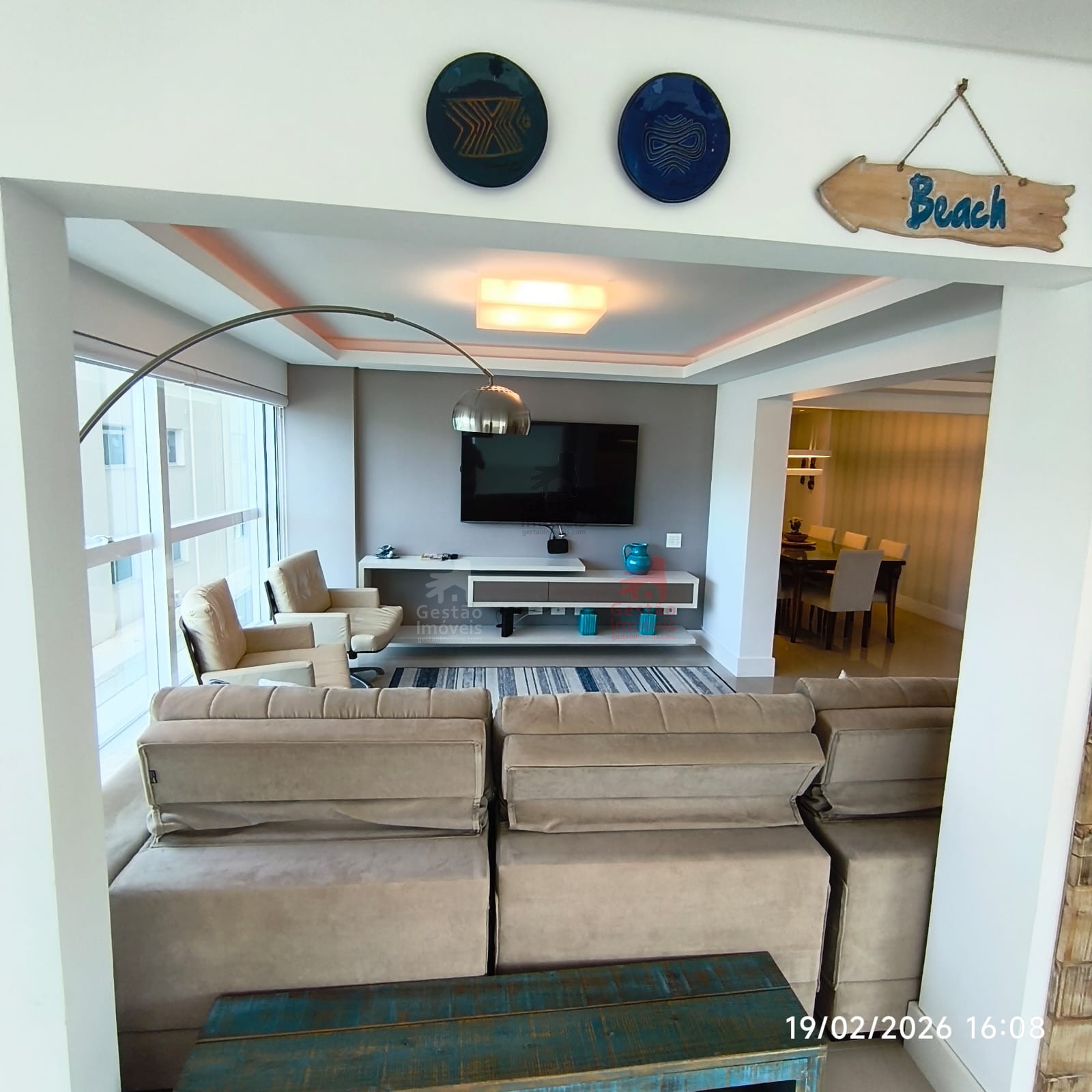 Apartamento frente mar com 4 quartos na Barra Sul