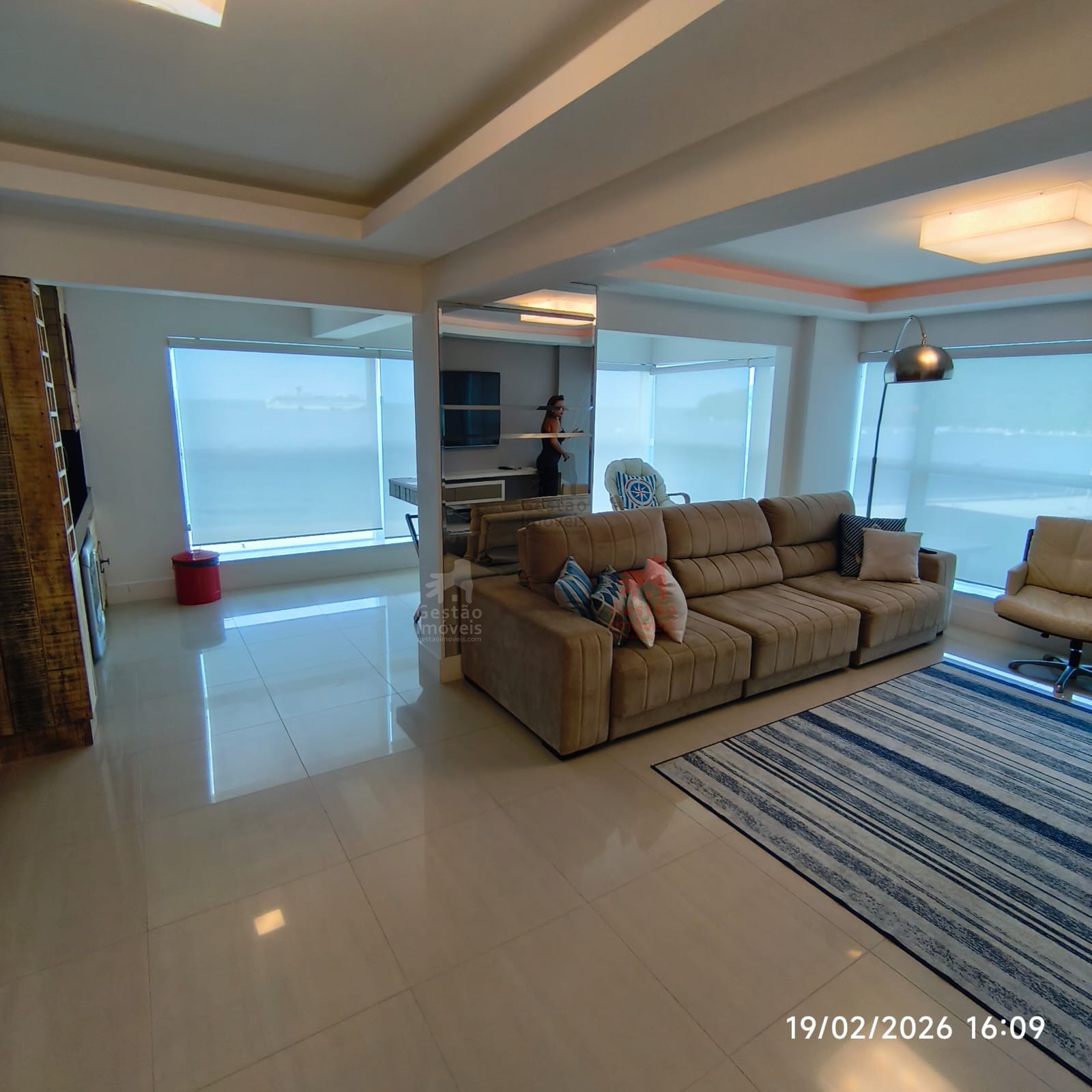 Apartamento frente mar com 4 quartos na Barra Sul